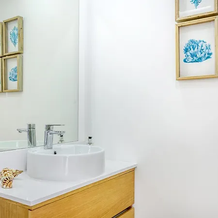 Whome Beachside Getaway Near Train Station Apartment *